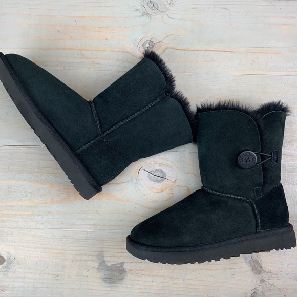 SALE ugg Bailey Button 2 black boots - Picture 2 of 8